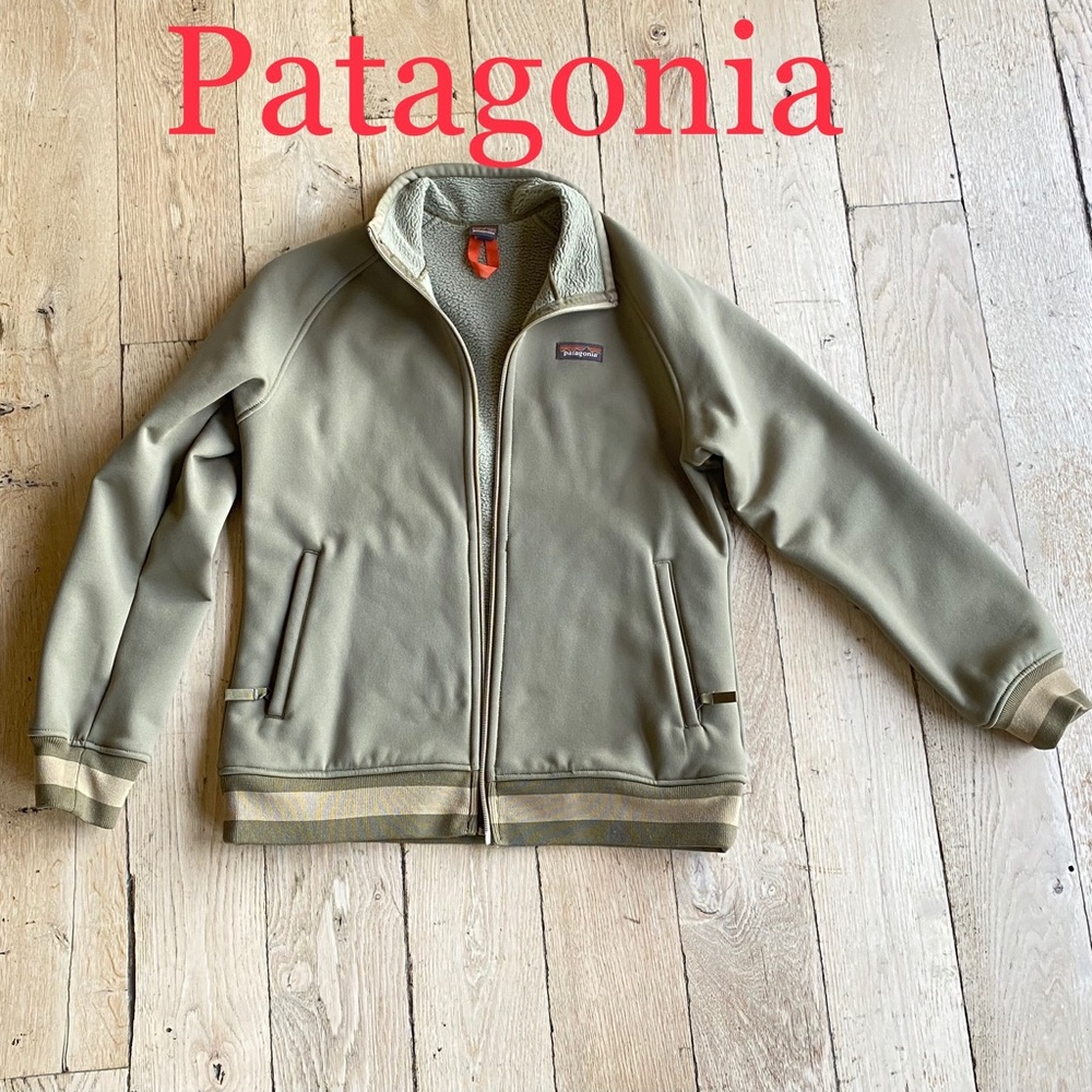 Patagonia men’s jacket - size M